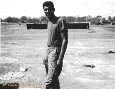 I don't remember ever being that thin!
Joe Leonard Photo

Joe Leonard at Lai Khe, 1968 - 1969

