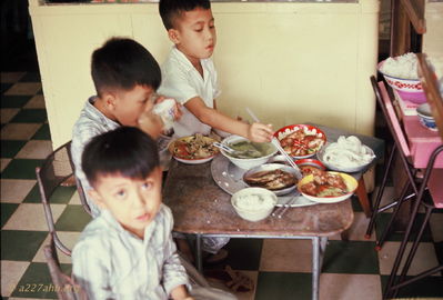 Lunch in small jewelry shop
Bob Kelly Photo

Richs kids eating lunch in a small jewelry shop.
