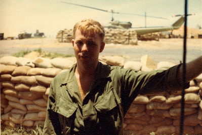  Rich Schacht doorgunner 17-304 and 16-304 
Guy Sparrow Photo
